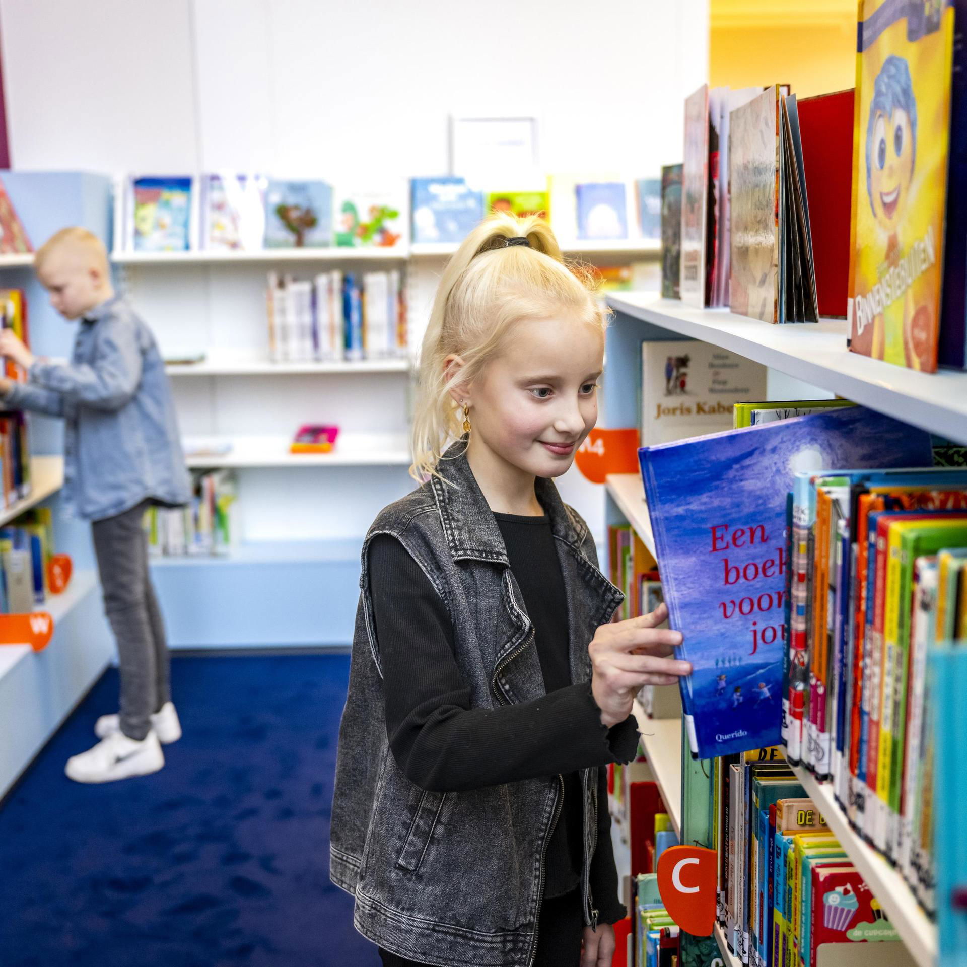 Twee leerlingen ontdekken DNK-NXT