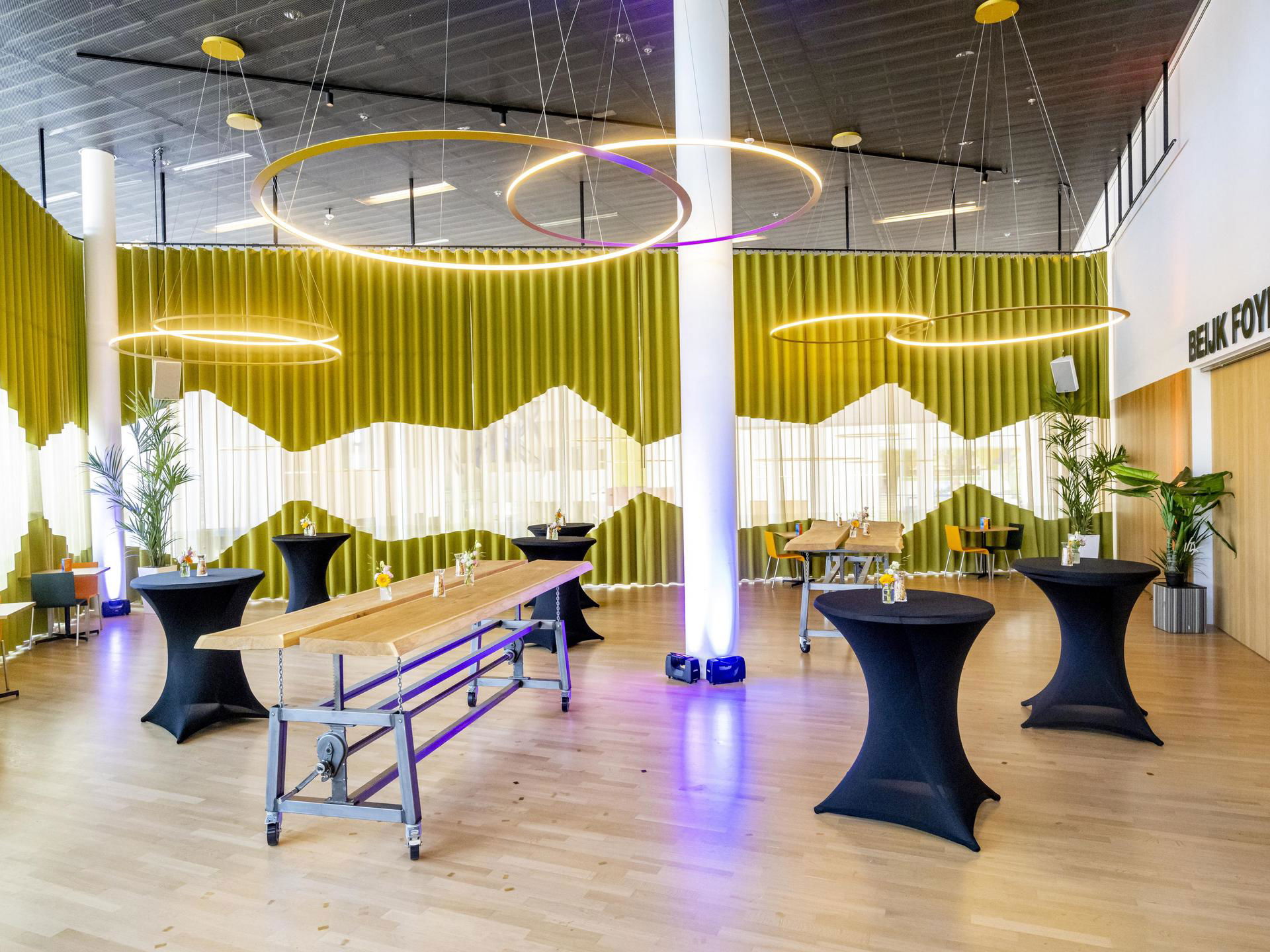 Mennega Lounge