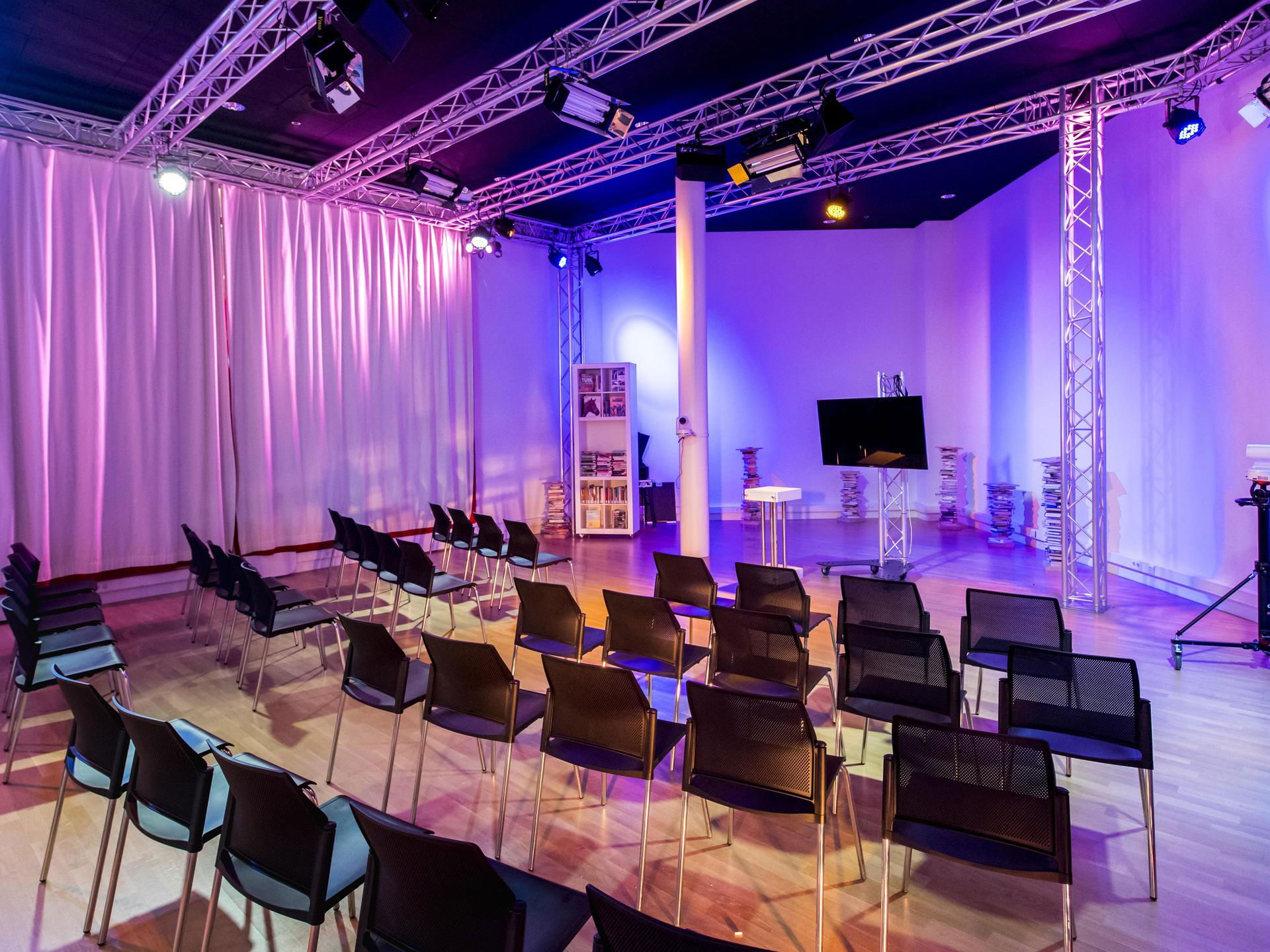 Studio 1C