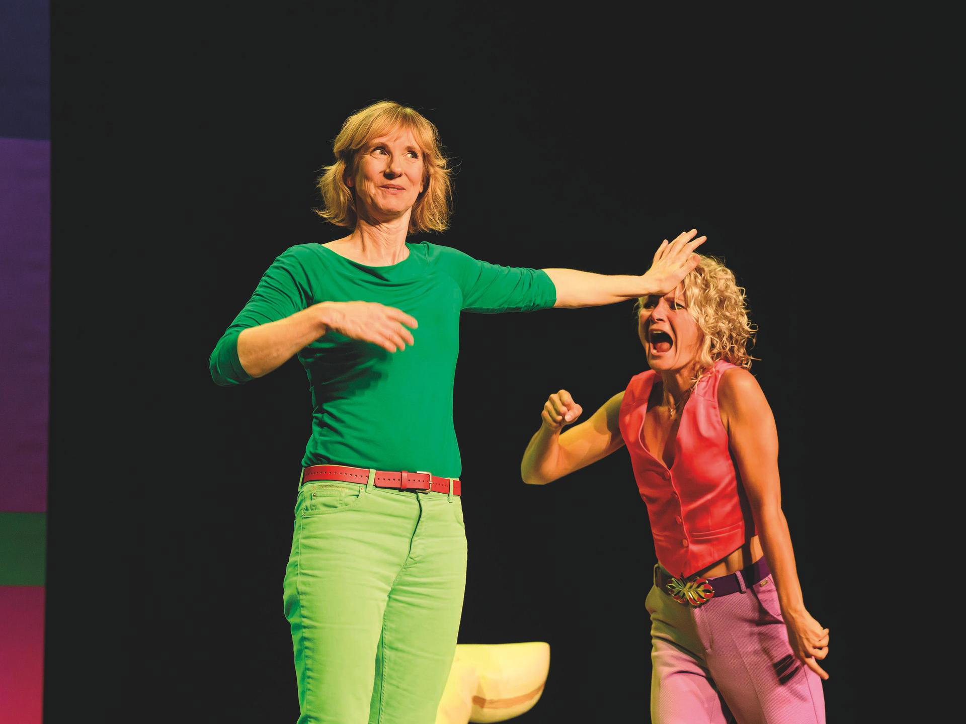 Hanneke Drenth en Dianne Liesker - Tis Hier Geen Hotel 3