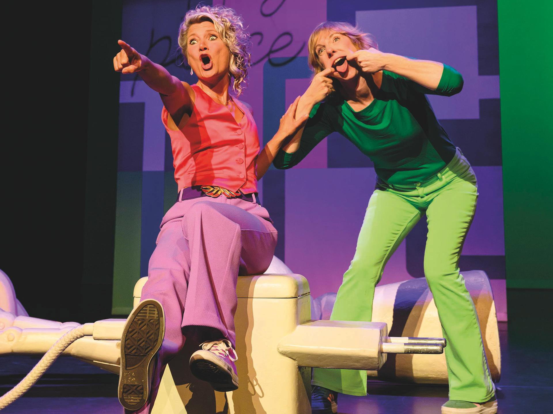Hanneke Drenth en Dianne Liesker - Tis Hier Geen Hotel 3