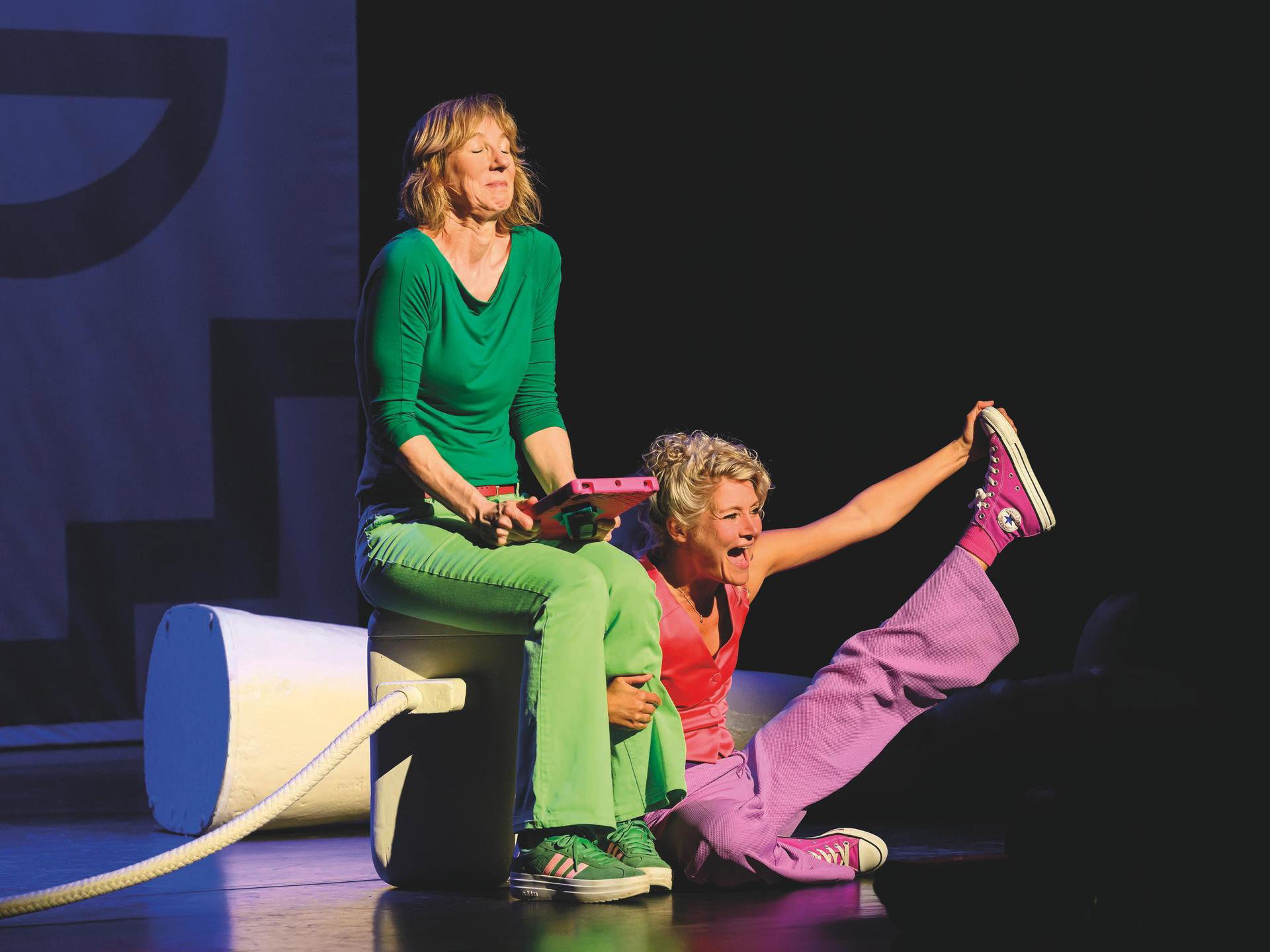 Hanneke Drenth en Dianne Liesker - Tis Hier Geen Hotel 3