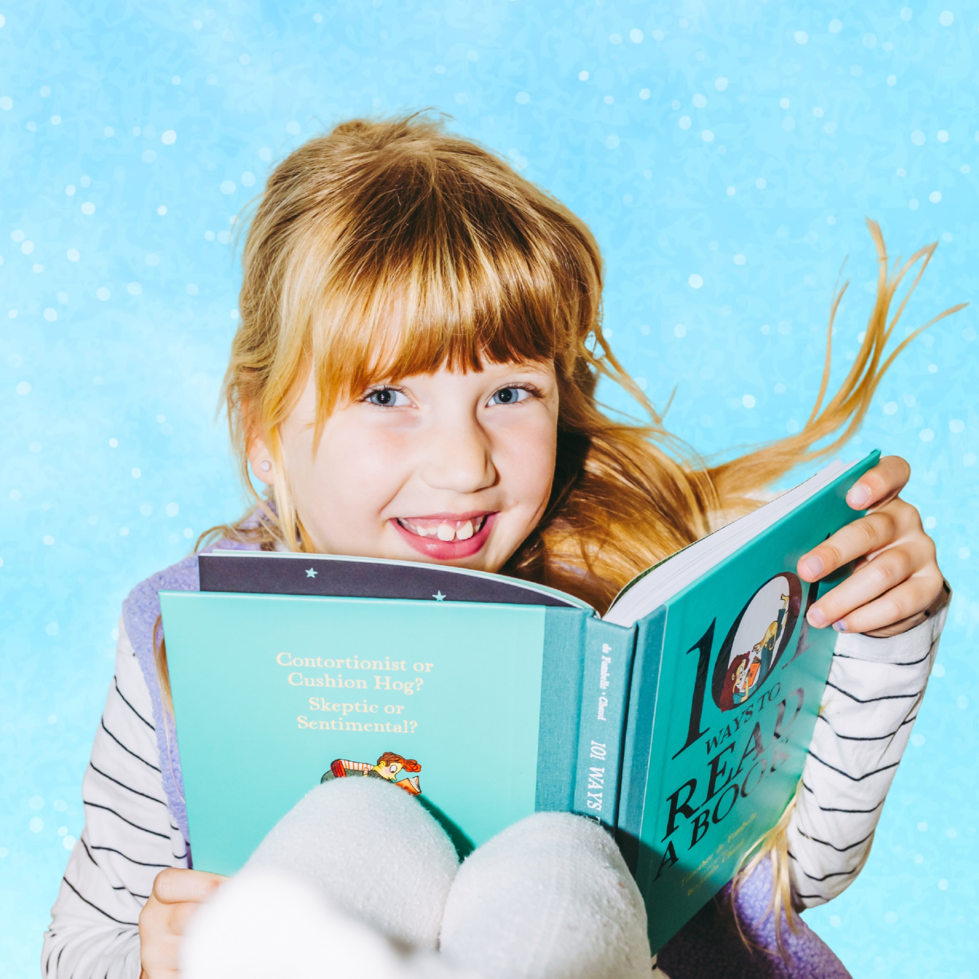 Meisje met een stapel boeken