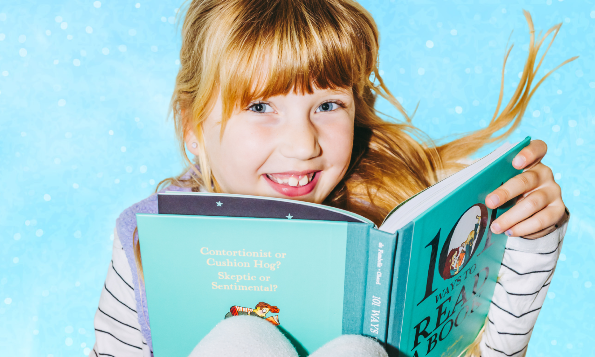 Meisje met een stapel boeken